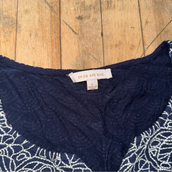 Skies are Blue top, size large. - Picture 4 of 5